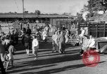 Image traire une vache United States USA, 1943, de la seconde 41 séquences d'archives historiques vidéo 65675049124