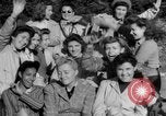 Image traire une vache United States USA, 1943, de la seconde 54 séquences d'archives historiques vidéo 65675049124