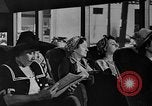 Image Les femmes américaines ont besoin d'encouragements pour aider dans les efforts de guerre United States USA, 1943, de la seconde 4 séquences d'archives historiques vidéo 65675049127