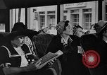 Image Les femmes américaines ont besoin d'encouragements pour aider dans les efforts de guerre United States USA, 1943, de la seconde 6 séquences d'archives historiques vidéo 65675049127