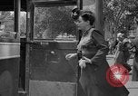 Image Les femmes américaines ont besoin d'encouragements pour aider dans les efforts de guerre United States USA, 1943, de la seconde 13 séquences d'archives historiques vidéo 65675049127
