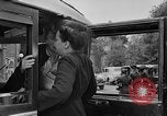 Image Les femmes américaines ont besoin d'encouragements pour aider dans les efforts de guerre United States USA, 1943, de la seconde 15 séquences d'archives historiques vidéo 65675049127