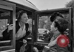Image Les femmes américaines ont besoin d'encouragements pour aider dans les efforts de guerre United States USA, 1943, de la seconde 16 séquences d'archives historiques vidéo 65675049127