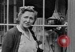 Image Les femmes américaines ont besoin d'encouragements pour aider dans les efforts de guerre United States USA, 1943, de la seconde 21 séquences d'archives historiques vidéo 65675049127