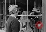 Image Les femmes américaines ont besoin d'encouragements pour aider dans les efforts de guerre United States USA, 1943, de la seconde 22 séquences d'archives historiques vidéo 65675049127
