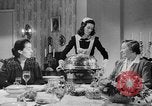 Image Les femmes américaines ont besoin d'encouragements pour aider dans les efforts de guerre United States USA, 1943, de la seconde 58 séquences d'archives historiques vidéo 65675049127