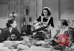 Image Les femmes américaines ont besoin d'encouragements pour aider dans les efforts de guerre United States USA, 1943, de la seconde 61 séquences d'archives historiques vidéo 65675049127