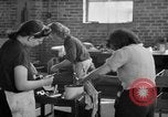 Immagine di Donne americane Aberdeen Maryland USA, 1943, secondo 29 filmato di repertorio 65675049128