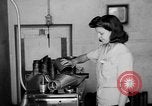 Immagine di Donne americane Aberdeen Maryland USA, 1943, secondo 46 filmato di repertorio 65675049128