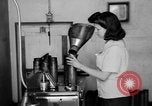 Immagine di Donne americane Aberdeen Maryland USA, 1943, secondo 49 filmato di repertorio 65675049128