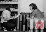 Immagine di Donne americane Aberdeen Maryland USA, 1943, secondo 57 filmato di repertorio 65675049128