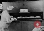 Image boulangerie mobile United States USA, 1943, de la seconde 4 séquences d'archives historiques vidéo 65675049129