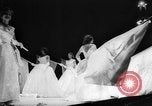 Immagine di Miss Universo United States USA, 1956, secondo 8 filmato di repertorio 65675049135