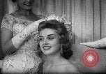 Immagine di Miss Universo United States USA, 1956, secondo 10 filmato di repertorio 65675049135