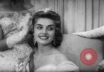 Immagine di Miss Universo United States USA, 1956, secondo 15 filmato di repertorio 65675049135