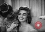 Immagine di Miss Universo United States USA, 1956, secondo 17 filmato di repertorio 65675049135