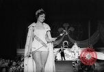Immagine di Miss Universo United States USA, 1956, secondo 23 filmato di repertorio 65675049135