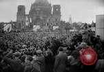 Standbild kommunistische Gewalt Europa, 1950, aus Sekunde 14 historischem Filmmaterial Videoclip 65675049143