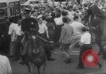 Standbild kommunistische Gewalt Europa, 1950, aus Sekunde 46 historischem Filmmaterial Videoclip 65675049143