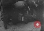 Standbild kommunistische Gewalt Europa, 1950, aus Sekunde 47 historischem Filmmaterial Videoclip 65675049143