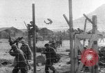 Standbild nordkoreanischen gefangenen Ausschreitungen United States USA, 1952, aus Sekunde 9 historischem Filmmaterial Videoclip 65675049159