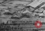 Standbild nordkoreanischen gefangenen Ausschreitungen United States USA, 1952, aus Sekunde 17 historischem Filmmaterial Videoclip 65675049159