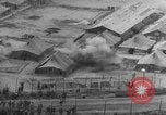 Standbild nordkoreanischen gefangenen Ausschreitungen United States USA, 1952, aus Sekunde 18 historischem Filmmaterial Videoclip 65675049159
