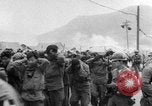 Standbild nordkoreanischen gefangenen Ausschreitungen United States USA, 1952, aus Sekunde 28 historischem Filmmaterial Videoclip 65675049159
