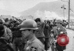 Standbild nordkoreanischen gefangenen Ausschreitungen United States USA, 1952, aus Sekunde 30 historischem Filmmaterial Videoclip 65675049159