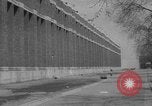 Standbild nordkoreanischen gefangenen Ausschreitungen United States USA, 1952, aus Sekunde 33 historischem Filmmaterial Videoclip 65675049159