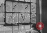 Standbild nordkoreanischen gefangenen Ausschreitungen United States USA, 1952, aus Sekunde 39 historischem Filmmaterial Videoclip 65675049159