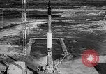 Standbild Atlas Rakete ersten erfolgreichen Start United States USA, 1957, aus Sekunde 35 historischem Filmmaterial Videoclip 65675049172
