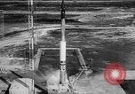 Standbild Atlas Rakete ersten erfolgreichen Start United States USA, 1957, aus Sekunde 36 historischem Filmmaterial Videoclip 65675049172