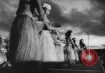 Image la danse hawaïenne Hawaii USA, 1959, de la seconde 7 séquences d'archives historiques vidéo 65675049185