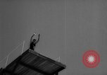 Standbild diving Meisterschaft Topeka Kansas USA, 1958, aus Sekunde 10 historischem Filmmaterial Videoclip 65675049199