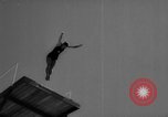 Standbild diving Meisterschaft Topeka Kansas USA, 1958, aus Sekunde 11 historischem Filmmaterial Videoclip 65675049199
