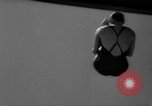 Standbild diving Meisterschaft Topeka Kansas USA, 1958, aus Sekunde 12 historischem Filmmaterial Videoclip 65675049199