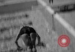 Standbild diving Meisterschaft Topeka Kansas USA, 1958, aus Sekunde 14 historischem Filmmaterial Videoclip 65675049199