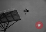 Standbild diving Meisterschaft Topeka Kansas USA, 1958, aus Sekunde 18 historischem Filmmaterial Videoclip 65675049199