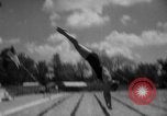 Standbild diving Meisterschaft Topeka Kansas USA, 1958, aus Sekunde 20 historischem Filmmaterial Videoclip 65675049199