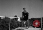 Standbild diving Meisterschaft Topeka Kansas USA, 1958, aus Sekunde 23 historischem Filmmaterial Videoclip 65675049199