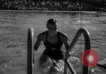 Standbild diving Meisterschaft Topeka Kansas USA, 1958, aus Sekunde 35 historischem Filmmaterial Videoclip 65675049199