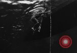 Immagine di Navy diver United States USA, 1943, secondo 13 filmato di repertorio 65675049200