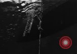 Immagine di Navy diver United States USA, 1943, secondo 15 filmato di repertorio 65675049200