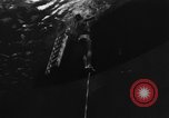 Immagine di Navy diver United States USA, 1943, secondo 17 filmato di repertorio 65675049200