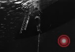 Immagine di Navy diver United States USA, 1943, secondo 18 filmato di repertorio 65675049200