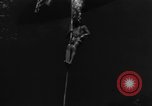 Immagine di Navy diver United States USA, 1943, secondo 30 filmato di repertorio 65675049200