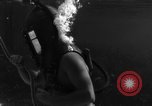 Image Navy diver United States USA, 1943, de la seconde 24 séquences d'archives historiques vidéo 65675049202
