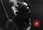 Image Navy diver United States USA, 1943, de la seconde 27 séquences d'archives historiques vidéo 65675049202