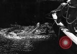 Image les plongeurs de la Marine United States USA, 1943, de la seconde 11 séquences d'archives historiques vidéo 65675049205